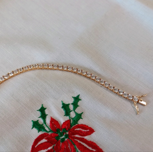 NWOT Gorgeous Gold Plated 4mm CZ Tennis Bracelet (6") - Picture 9 of 16